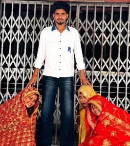 3 बहनों की एक दूल्हे से शादी का वायरल वीडियो
